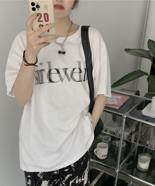 MANGROVE(マングローブ)の「シャドーロゴプリントドロップショルダーTシャツ(Tシャツ/カットソー・レディース・ホワイト/ブルー・FREE)」の4枚目の写真