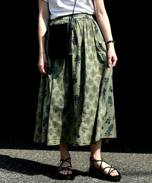 LUPILIEN（ルピリアン）の「ボイルプリント◆パネル切替スカート（スカート・レディース・チャコールグレー/ベージュ/パープル/カーキ・FREE）」の4枚目の写真