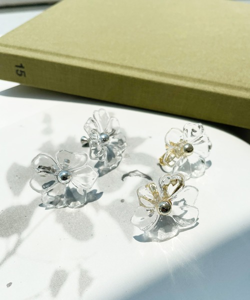 kutir（クティール）の「クリアフラワーイヤリング（イヤリング・レディース・シルバー/ゴールド・FREE）」の2枚目の写真