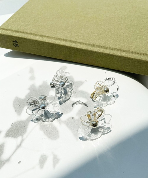 kutir（クティール）の「クリアフラワーイヤリング（イヤリング・レディース・シルバー/ゴールド・FREE）」の3枚目の写真