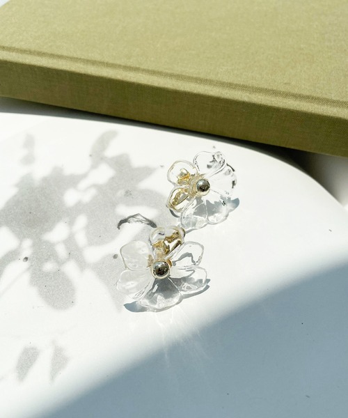 kutir（クティール）の「クリアフラワーイヤリング（イヤリング・レディース・シルバー/ゴールド・FREE）」の5枚目の写真