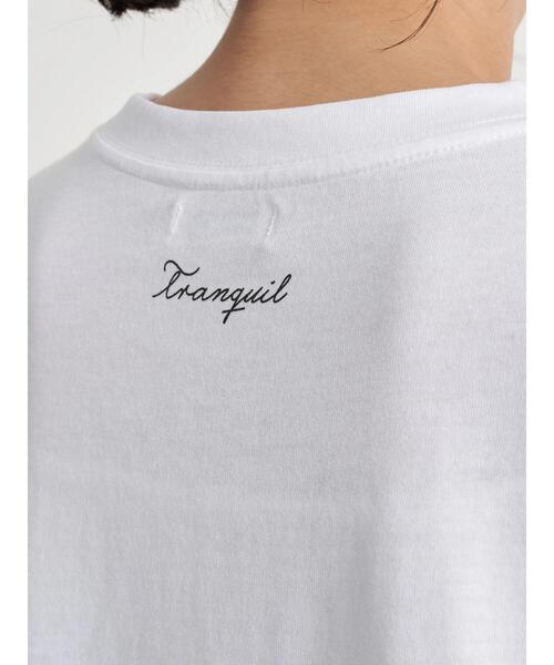 earth music&ecology（アースミュージックアンドエコロジー）の「グラフィックフォトTシャツ ＊（Tシャツ/カットソー・レディース・パープル/ライトベージュ/ホワイト×ブルー/ホワイト×ブラック・FREE）」の8枚目の写真