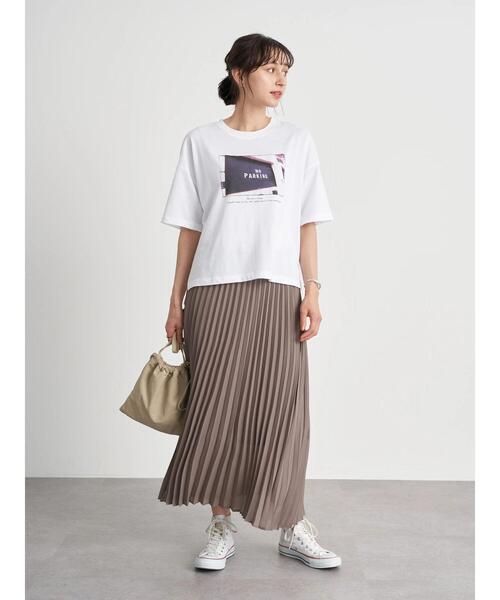 earth music&ecology（アースミュージックアンドエコロジー）の「グラフィックフォトTシャツ ＊（Tシャツ/カットソー・レディース・パープル/ライトベージュ/ホワイト×ブルー/ホワイト×ブラック・FREE）」の15枚目の写真