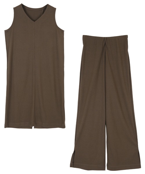 titivate（ティティベイト）の「ﾊﾞｯｸﾃﾞｻﾞｲﾝﾉｰｽﾘｰﾌﾞｾｯﾄｱｯﾌﾟ（セットアップ・レディース・ブラック/ブラウン/アイボリー/ピンク系その他・M）」の3枚目の写真