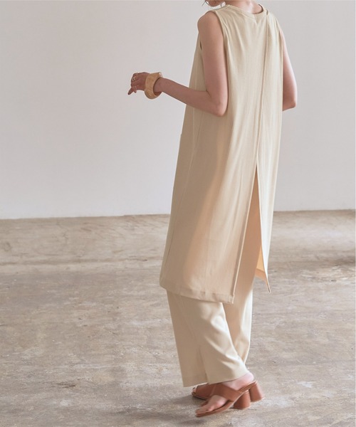 titivate（ティティベイト）の「ﾊﾞｯｸﾃﾞｻﾞｲﾝﾉｰｽﾘｰﾌﾞｾｯﾄｱｯﾌﾟ（セットアップ・レディース・ブラック/ブラウン/アイボリー/ピンク系その他・M）」の2枚目の写真