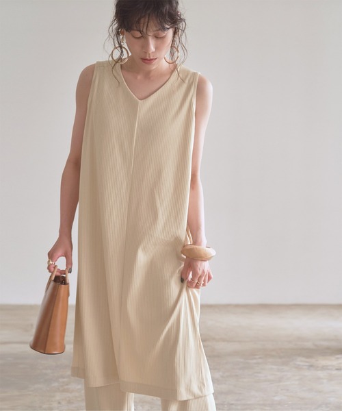 titivate（ティティベイト）の「ﾊﾞｯｸﾃﾞｻﾞｲﾝﾉｰｽﾘｰﾌﾞｾｯﾄｱｯﾌﾟ（セットアップ・レディース・ブラック/ブラウン/アイボリー/ピンク系その他・M）」の14枚目の写真