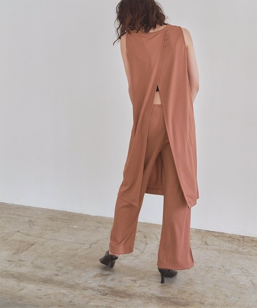 titivate（ティティベイト）の「ﾊﾞｯｸﾃﾞｻﾞｲﾝﾉｰｽﾘｰﾌﾞｾｯﾄｱｯﾌﾟ（セットアップ・レディース・ブラック/ブラウン/アイボリー/ピンク系その他・M）」の15枚目の写真