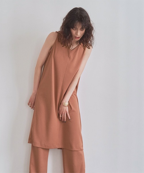 titivate（ティティベイト）の「ﾊﾞｯｸﾃﾞｻﾞｲﾝﾉｰｽﾘｰﾌﾞｾｯﾄｱｯﾌﾟ（セットアップ・レディース・ブラック/ブラウン/アイボリー/ピンク系その他・M）」の16枚目の写真