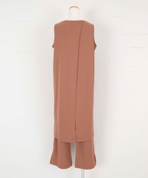 titivate（ティティベイト）の「ﾊﾞｯｸﾃﾞｻﾞｲﾝﾉｰｽﾘｰﾌﾞｾｯﾄｱｯﾌﾟ（セットアップ・レディース・ブラック/ブラウン/アイボリー/ピンク系その他・M）」の21枚目の写真