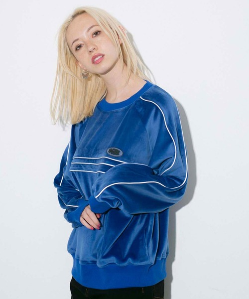 X-girl（エックスガール）の「VELOUR CREW TOP（スウェット・レディース・ブラック/ベージュ/ブルー・S/M）」の4枚目の写真