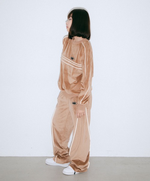 X-girl（エックスガール）の「VELOUR CREW TOP（スウェット・レディース・ブラック/ベージュ/ブルー・S/M）」の21枚目の写真