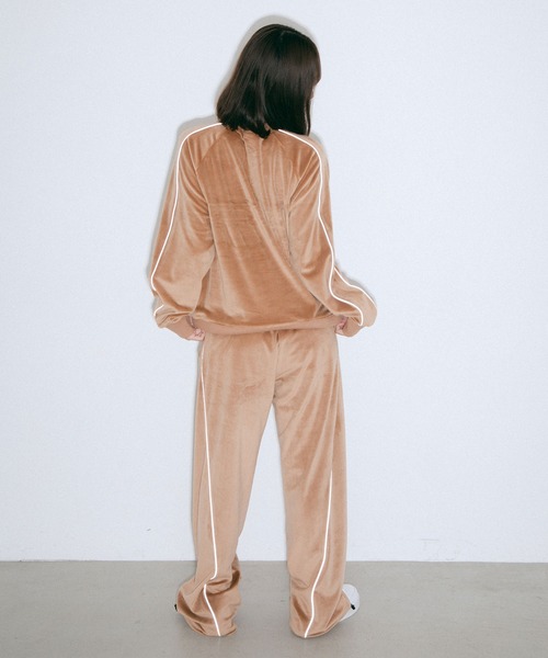 X-girl（エックスガール）の「VELOUR CREW TOP（スウェット・レディース・ブラック/ベージュ/ブルー・S/M）」の22枚目の写真