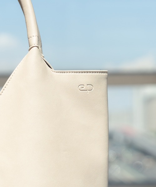 epnok（エプノック）の「フェイクレザートートBAG（トートバッグ・メンズ・グレイッシュベージュ/ブラック・FREE）」の18枚目の写真