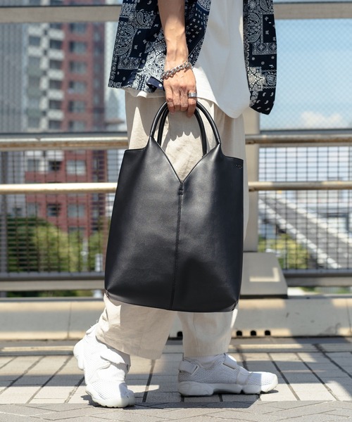 epnok（エプノック）の「フェイクレザートートBAG（トートバッグ・メンズ・グレイッシュベージュ/ブラック・FREE）」の22枚目の写真