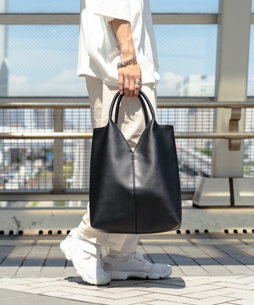 epnok（エプノック）の「フェイクレザートートBAG（トートバッグ・メンズ・グレイッシュベージュ/ブラック・FREE）」の20枚目の写真