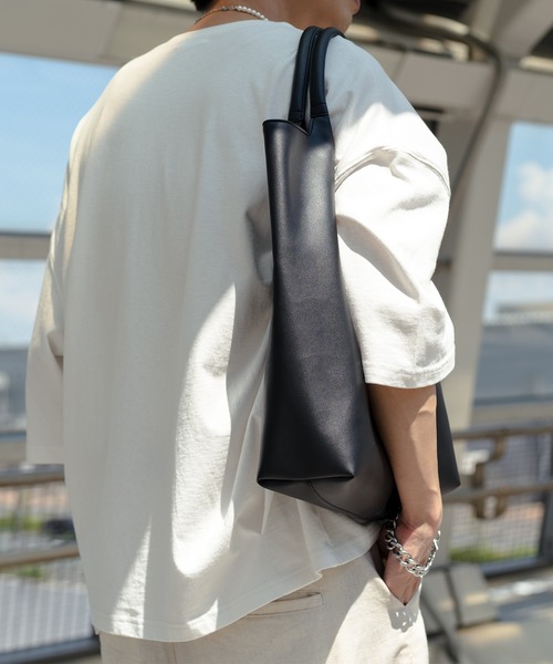 epnok（エプノック）の「フェイクレザートートBAG（トートバッグ・メンズ・グレイッシュベージュ/ブラック・FREE）」の4枚目の写真