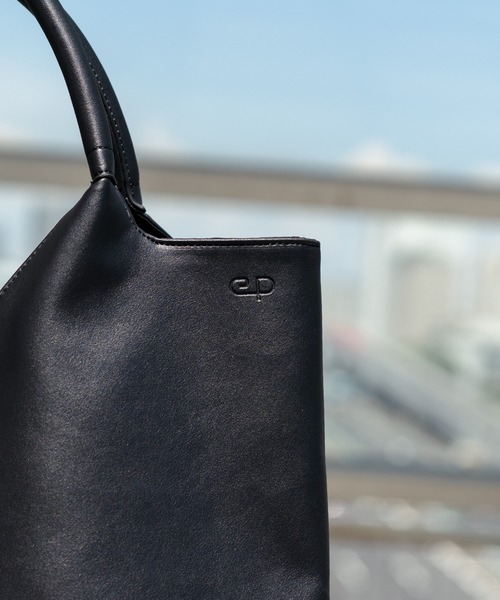 epnok（エプノック）の「フェイクレザートートBAG（トートバッグ・メンズ・グレイッシュベージュ/ブラック・FREE）」の7枚目の写真