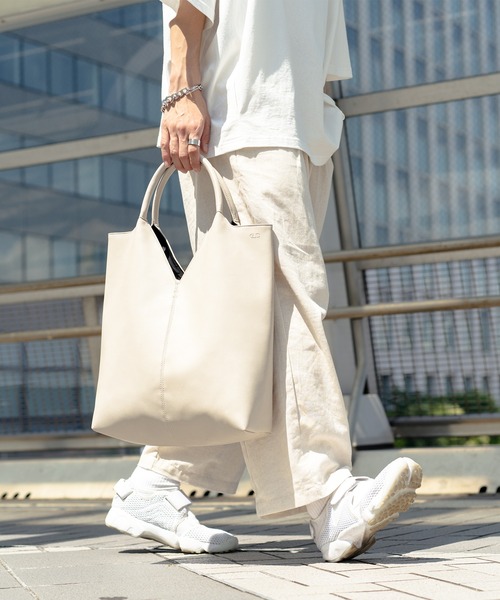 epnok（エプノック）の「フェイクレザートートBAG（トートバッグ・メンズ・グレイッシュベージュ/ブラック・FREE）」の8枚目の写真