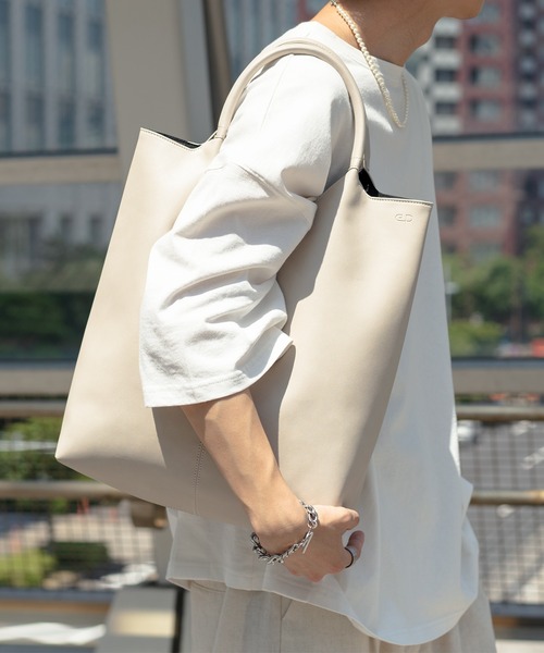 epnok（エプノック）の「フェイクレザートートBAG（トートバッグ・メンズ・グレイッシュベージュ/ブラック・FREE）」の15枚目の写真