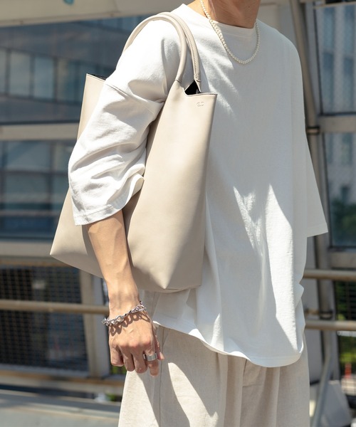 epnok（エプノック）の「フェイクレザートートBAG（トートバッグ・メンズ・グレイッシュベージュ/ブラック・FREE）」の14枚目の写真