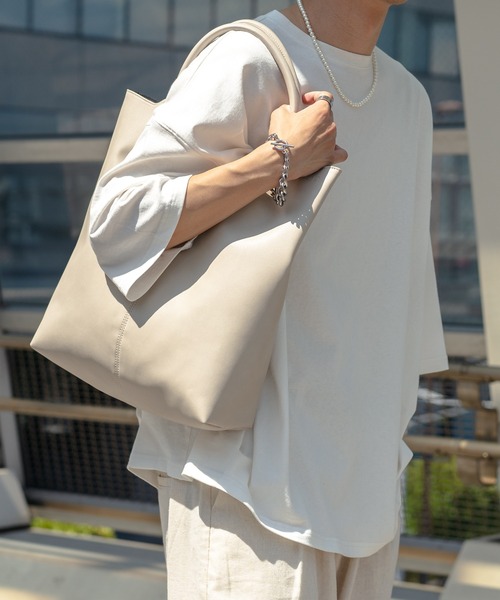 epnok（エプノック）の「フェイクレザートートBAG（トートバッグ・メンズ・グレイッシュベージュ/ブラック・FREE）」の13枚目の写真