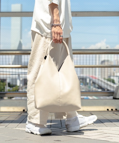 epnok（エプノック）の「フェイクレザートートBAG（トートバッグ・メンズ・グレイッシュベージュ/ブラック・FREE）」の9枚目の写真