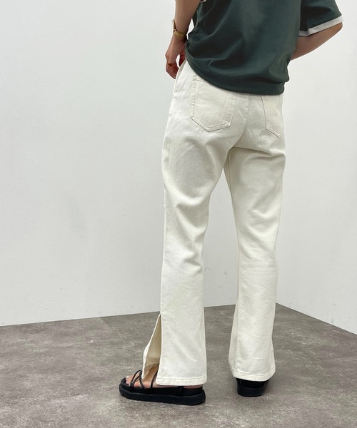 apres jour mignon（アプレジュールミニョン）の「サイドスリットフレアデニム 【ZOZOTOWN限定アイテム】（デニムパンツ・レディース・ブラック/グレー系その他/ライトブルー/オフホワイト・X-LARGE/SMALL/LARGE/MEDIUM）」の2枚目の写真