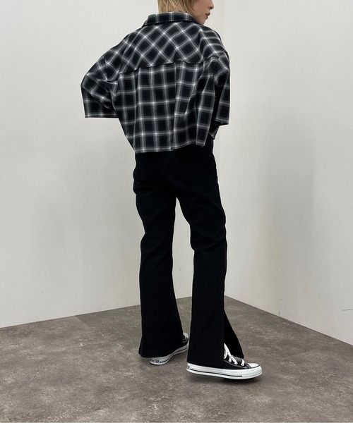 apres jour mignon（アプレジュールミニョン）の「サイドスリットフレアデニム 【ZOZOTOWN限定アイテム】（デニムパンツ・レディース・ブラック/グレー系その他/ライトブルー/オフホワイト・X-LARGE/SMALL/LARGE/MEDIUM）」の16枚目の写真