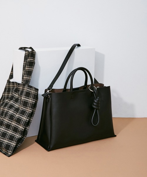ADAM ET ROPE'(アダムエロペ)の「【WEB限定】〈エコバッグ付き〉3ポケット2WAYショルダーバッグ(ショルダーバッグ・レディース・ブラック/ベージュ/グレー・FREE)」の3枚目の写真
