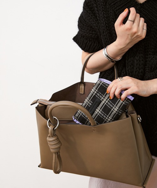 ADAM ET ROPE'(アダムエロペ)の「【WEB限定】〈エコバッグ付き〉3ポケット2WAYショルダーバッグ(ショルダーバッグ・レディース・ブラック/ベージュ/グレー・FREE)」の6枚目の写真