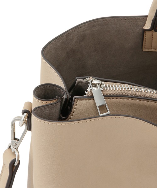 ADAM ET ROPE'(アダムエロペ)の「【WEB限定】〈エコバッグ付き〉3ポケット2WAYショルダーバッグ(ショルダーバッグ・レディース・ブラック/ベージュ/グレー・FREE)」の5枚目の写真