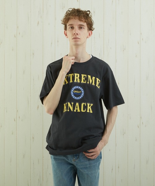 TONE SELECT WEAR(トーンセレクトウェア)の「【TONE BY AS】カレッジプリントTEE(BL)(Tシャツ/カットソー・メンズ・ホワイト/ベージュ/スミクロ・MEDIUM/LARGE)」の2枚目の写真