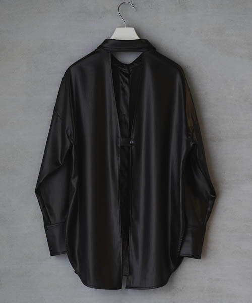 lautreamont BLEUBLANC（ロートレアモンブルーブラン）の「<lautreamont BLEUBLANC>レザーライクサテンバックオープンシャツ（シャツ/ブラウス・レディース・グレー/ブラック・9号）」の7枚目の写真
