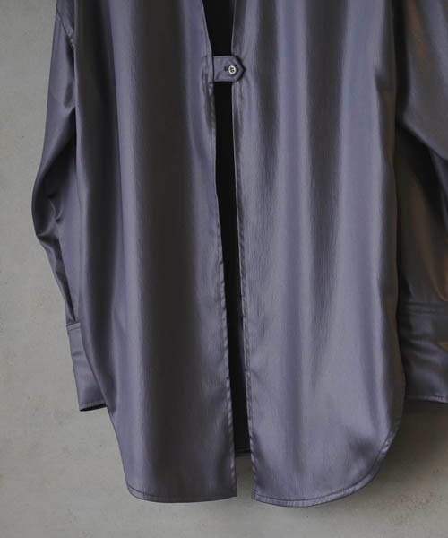 lautreamont BLEUBLANC（ロートレアモンブルーブラン）の「<lautreamont BLEUBLANC>レザーライクサテンバックオープンシャツ（シャツ/ブラウス・レディース・グレー/ブラック・9号）」の11枚目の写真