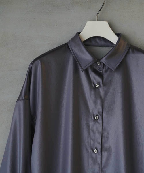 lautreamont BLEUBLANC（ロートレアモンブルーブラン）の「<lautreamont BLEUBLANC>レザーライクサテンバックオープンシャツ（シャツ/ブラウス・レディース・グレー/ブラック・9号）」の18枚目の写真