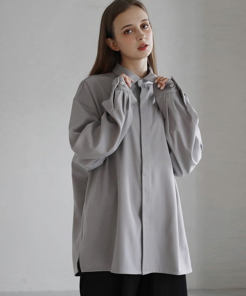 LILL（リル）の「ポリトロビッグシルエット比翼付きトロミ長袖シャツ（シャツ/ブラウス・メンズ・ホワイト/ブラック/グレー/グレー系・S/M/L/XL）」の7枚目の写真