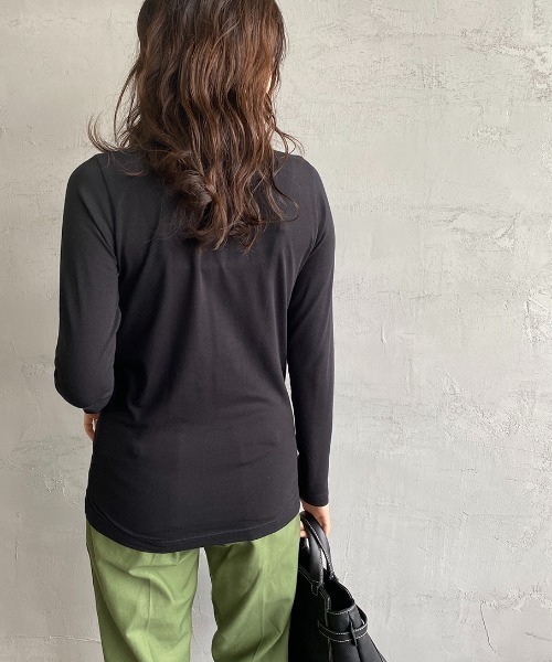 HANES（ヘインズ）の「[HANES/ヘインズ] UNDIES PLUS+ スキンコントロール モックネックTシャツ（Tシャツ/カットソー・レディース・ホワイト/ブラック・F）」の19枚目の写真