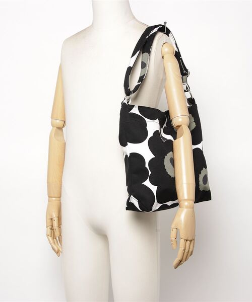 ECHELLE Liberte(エシェルリベルテ)の「marimekko Pieni Unikko Venni SHOULDER BAG マリメッコ ピエニ ウニッコ ヴェニ ショルダーバッグ(ショルダーバッグ・レディース・レッド/ブラック・FREE)」の3枚目の写真