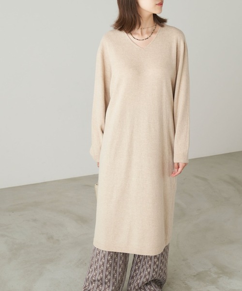 Chaco closet(チャコ クローゼット)の「カシミア混Vネックニットロングワンピース(ワンピース・レディース・オレンジ/ブラック/グレー/ベージュ・FREE)」の1枚目の写真