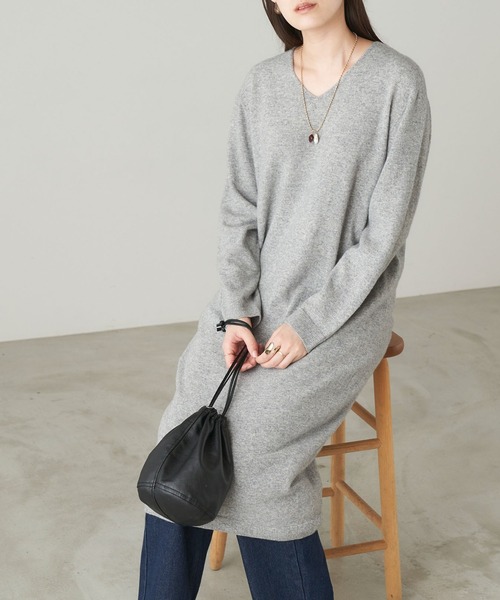 Chaco closet(チャコ クローゼット)の「カシミア混Vネックニットロングワンピース(ワンピース・レディース・オレンジ/ブラック/グレー/ベージュ・FREE)」の3枚目の写真
