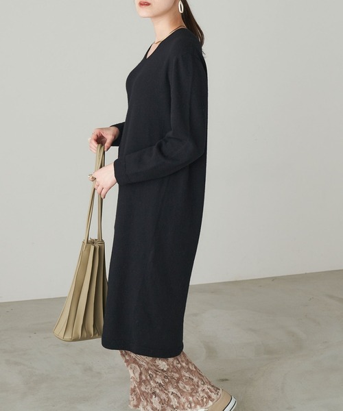 Chaco closet(チャコ クローゼット)の「カシミア混Vネックニットロングワンピース(ワンピース・レディース・オレンジ/ブラック/グレー/ベージュ・FREE)」の2枚目の写真
