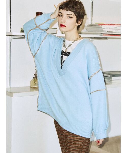 jouetie（ジュエティ）の「深Vネックドッキングニット（ニット/セーター・レディース・ライトブルー/ブラック/レッド/グリーン・MEDIUM）」の7枚目の写真