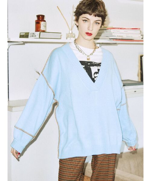 jouetie（ジュエティ）の「深Vネックドッキングニット（ニット/セーター・レディース・ライトブルー/ブラック/レッド/グリーン・MEDIUM）」の8枚目の写真