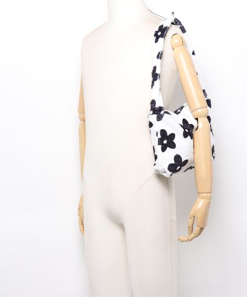 yuue' ( wear )(ユーイ)の「モノトーンフラワーデザイン トートバッグ(トートバッグ・レディース・ブラック・FREE)」の15枚目の写真