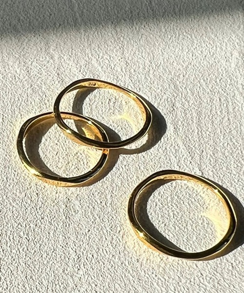 foun.（フォウン）の「foun.Slap ring GOLD 打ち込み　シルバー925+K18GP　リング（リング・レディース・ゴールド・11号/9号/13号）」の4枚目の写真