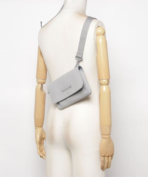 Reebok(リーボック)の「クラシックレザー バッグ / Classics Leather Bag /(ショルダーバッグ・メンズ・ライトグレー・FREE)」の6枚目の写真