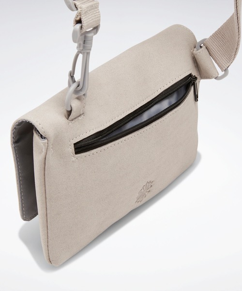 Reebok(リーボック)の「クラシックレザー バッグ / Classics Leather Bag /(ショルダーバッグ・メンズ・ライトグレー・FREE)」の2枚目の写真