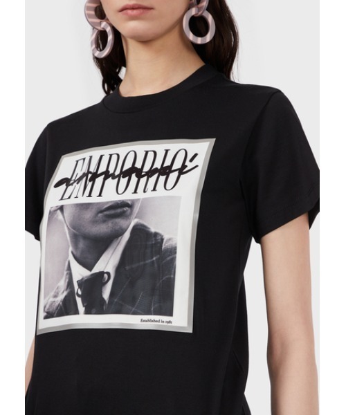 EMPORIO ARMANI(エンポリオアルマーニ)の「【エンポリオ アルマーニ】EMPORIO ARMANI ロゴ×フォトプリント デザインTシャツ(Tシャツ/カットソー・レディース・ブラック・40/38/42)」の7枚目の写真