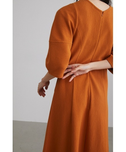 STYLEMIXER(スタイルミキサー)の「フォルムスリーブリップルワンピース(ワンピース・レディース・ブラック/オレンジ・SMALL/MEDIUM)」の15枚目の写真