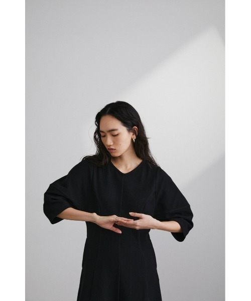 STYLEMIXER(スタイルミキサー)の「フォルムスリーブリップルワンピース(ワンピース・レディース・ブラック/オレンジ・SMALL/MEDIUM)」の4枚目の写真